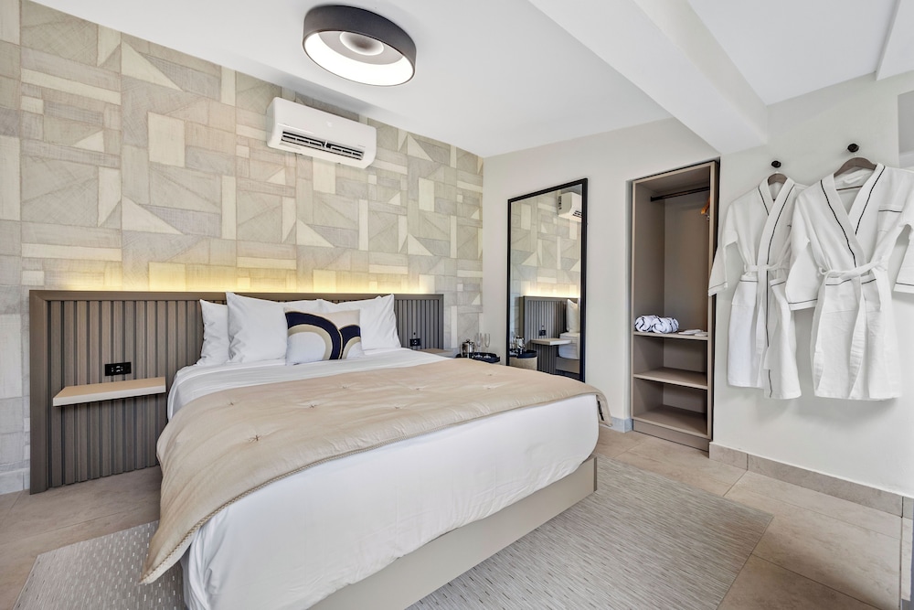 Standard Room, 1 Queen Bed
