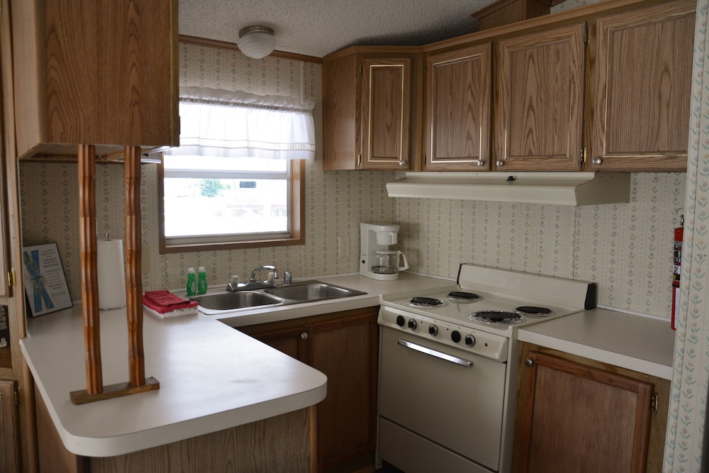 Cabin, 1 Bedroom (Park Model 59) photo 2