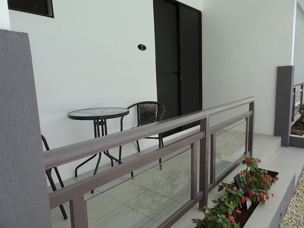 Deluxe Room - Photo 2