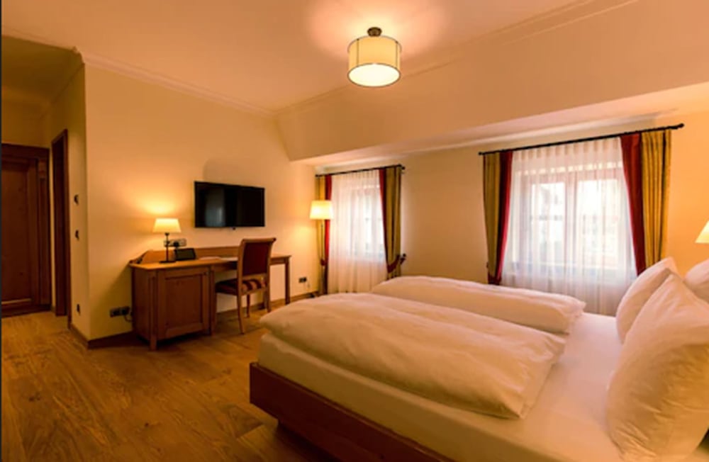 Family Room, 2 Bedrooms