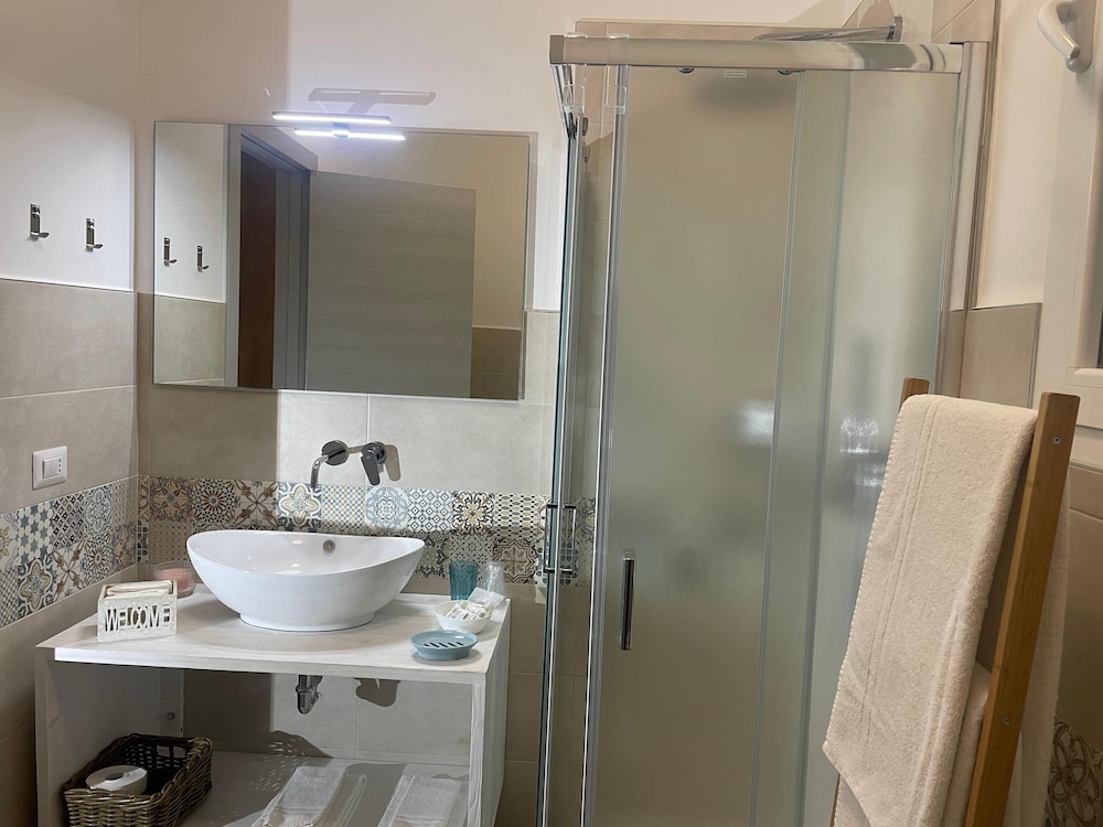 Basic Triple Room photo 3