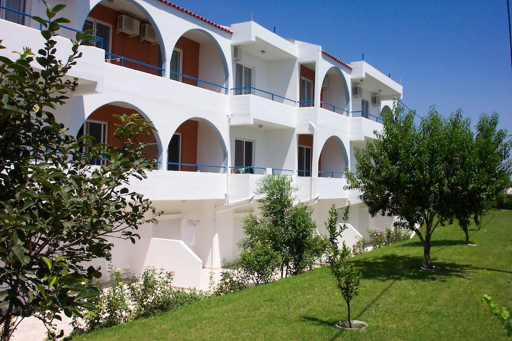 Classic Apartment, 1 Bedroom, Balcony, Garden View photo 2