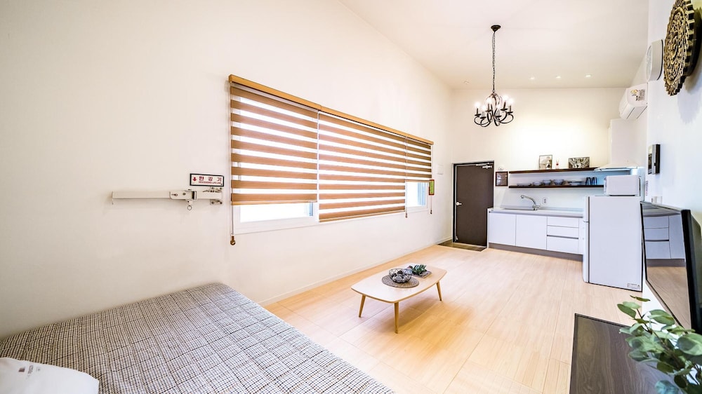 Basic Room, 1 Bedroom (302) - Photo 7