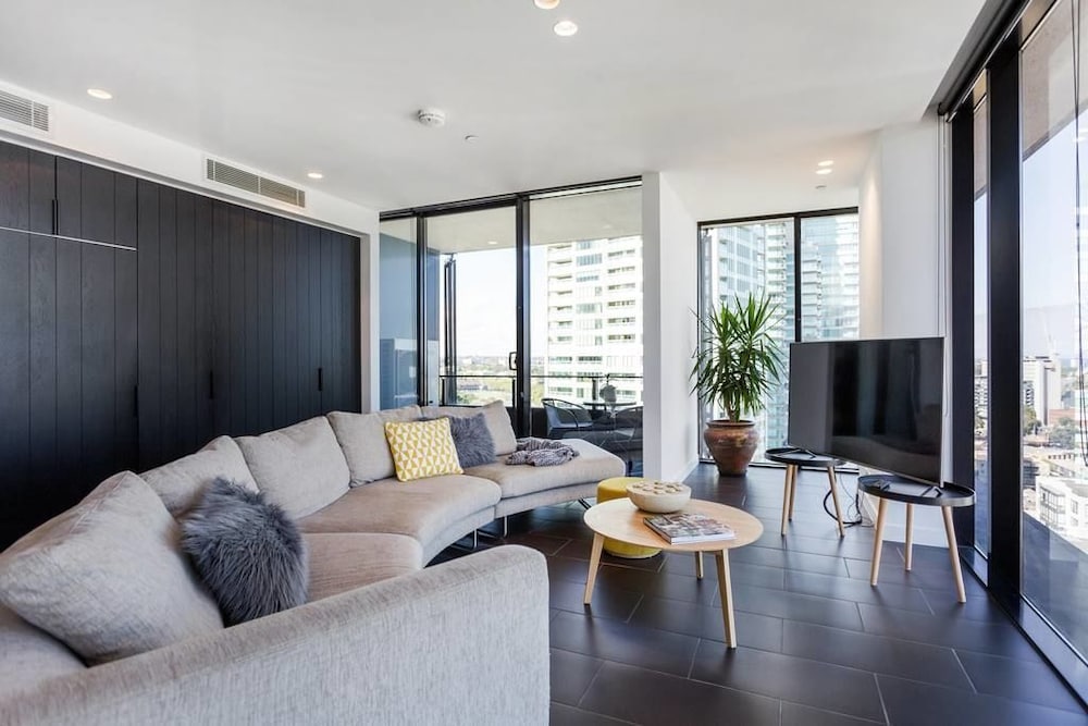 Luxury Apartment, 2 Bedrooms, Bay View photo 3