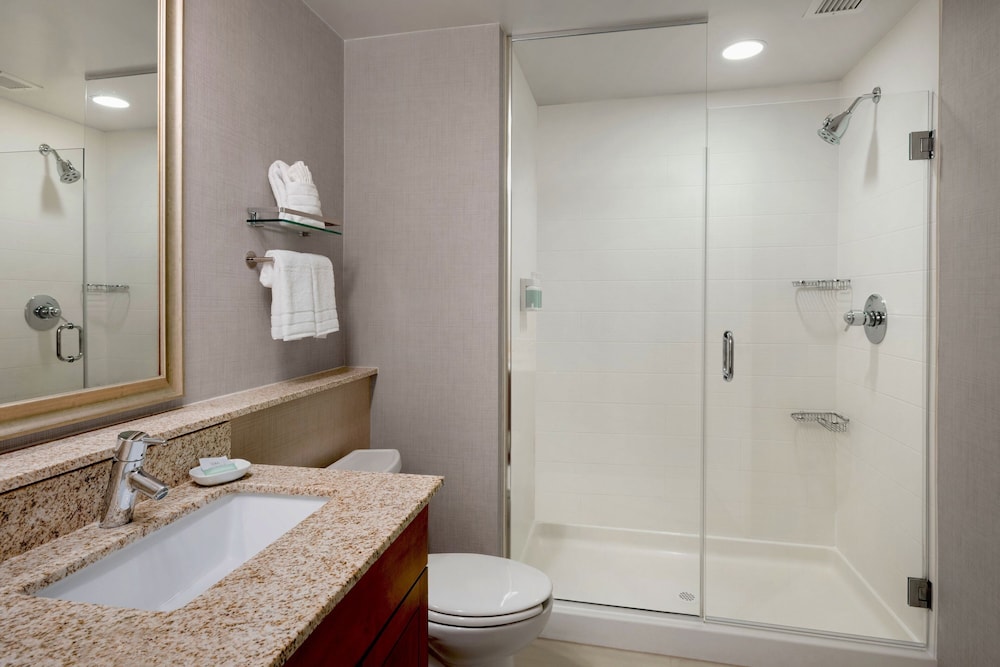 Suite, 1 Bedroom, Corner - Photo 10