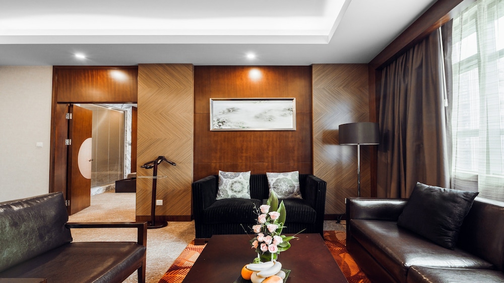 Suite, 1 King Bed - Photo 12
