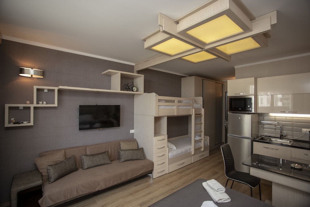 Family Studio, Sea View