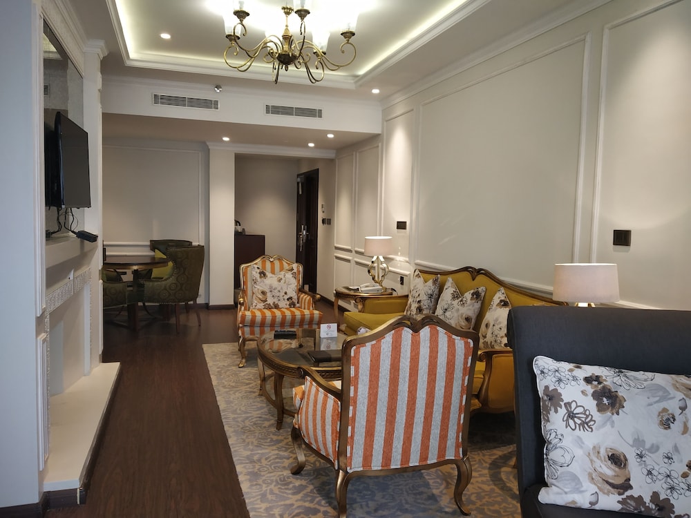 Wild Orchid Suite with Private Terrace and Mountain view