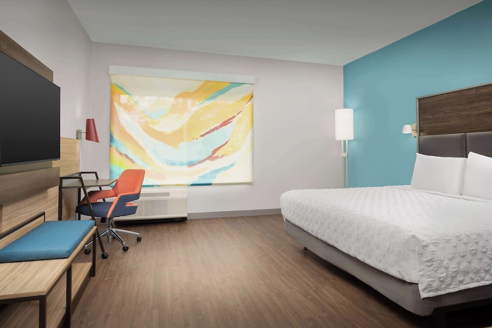 Room, 1 King Bed, Bathtub photo 2