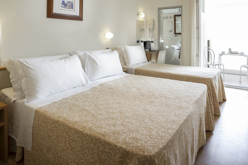 Standard Triple Room - Photo 1