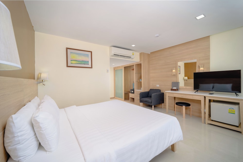 Deluxe Room With Balcony photo 3