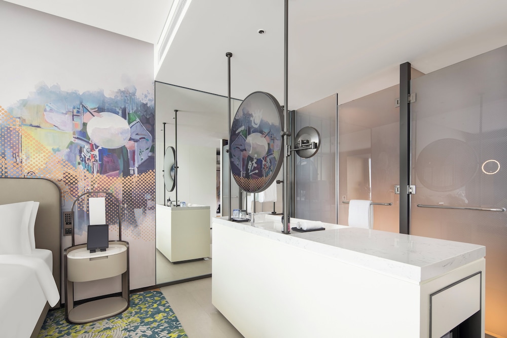 Social Lake King Room
