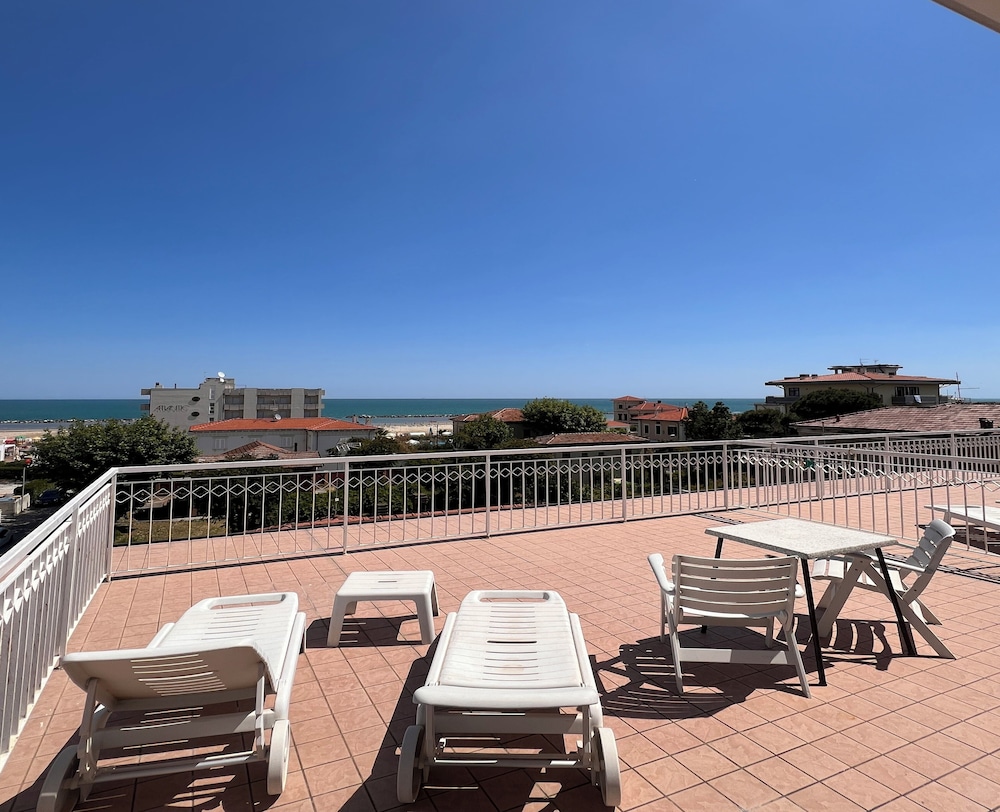 Deluxe Double Room, 1 Double Bed, Sea View photo 3