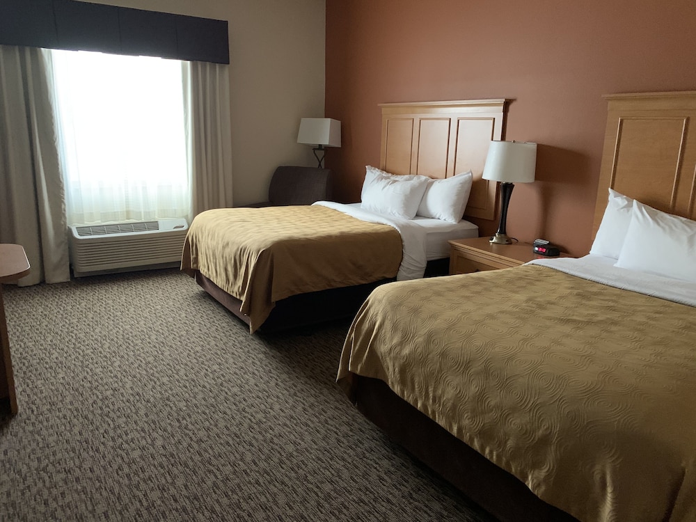 Suite, 2 Queen Beds photo 2