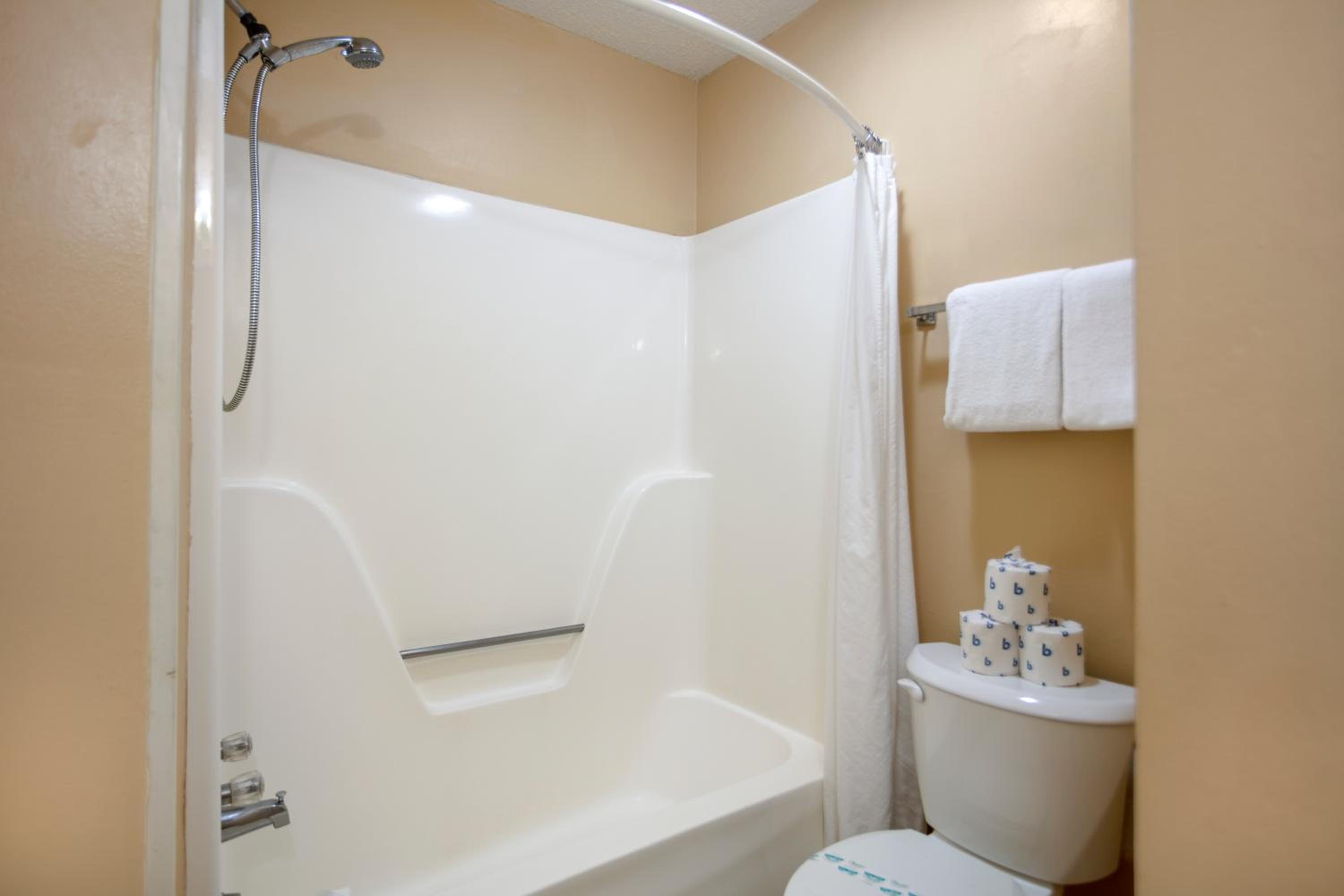 Deluxe Family Suite- Non Smoking - Photo 6