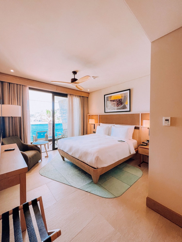 Deluxe Room, 1 Double Bed, Sea View