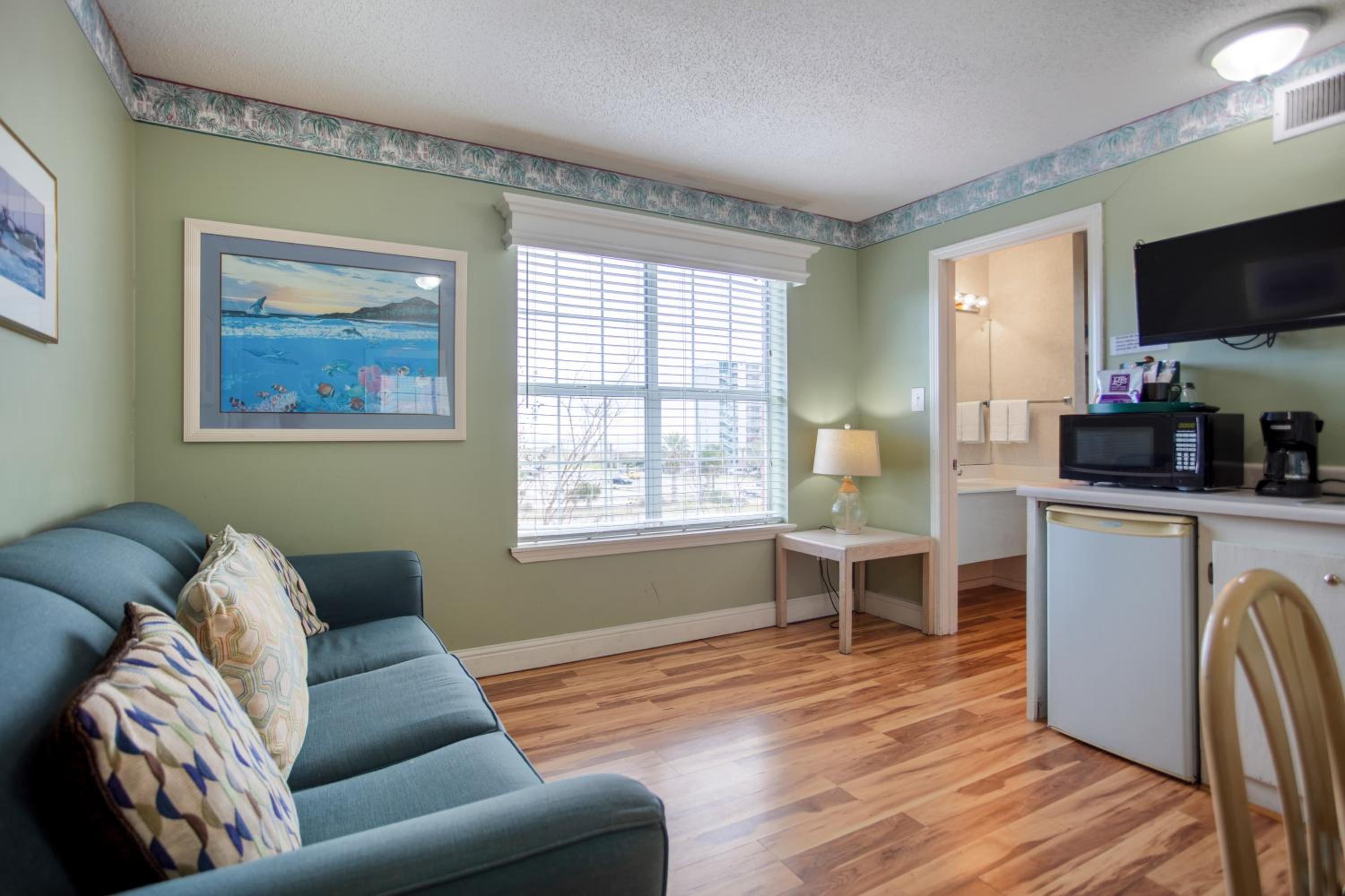 Deluxe Family Suite- Non Smoking - Photo 7