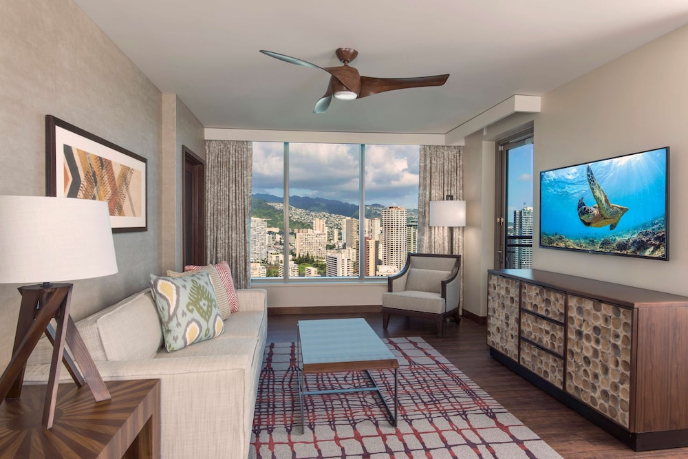 1 Bedroom Resort VW King Suite Hear ACC Sofabed thumbnail 6
