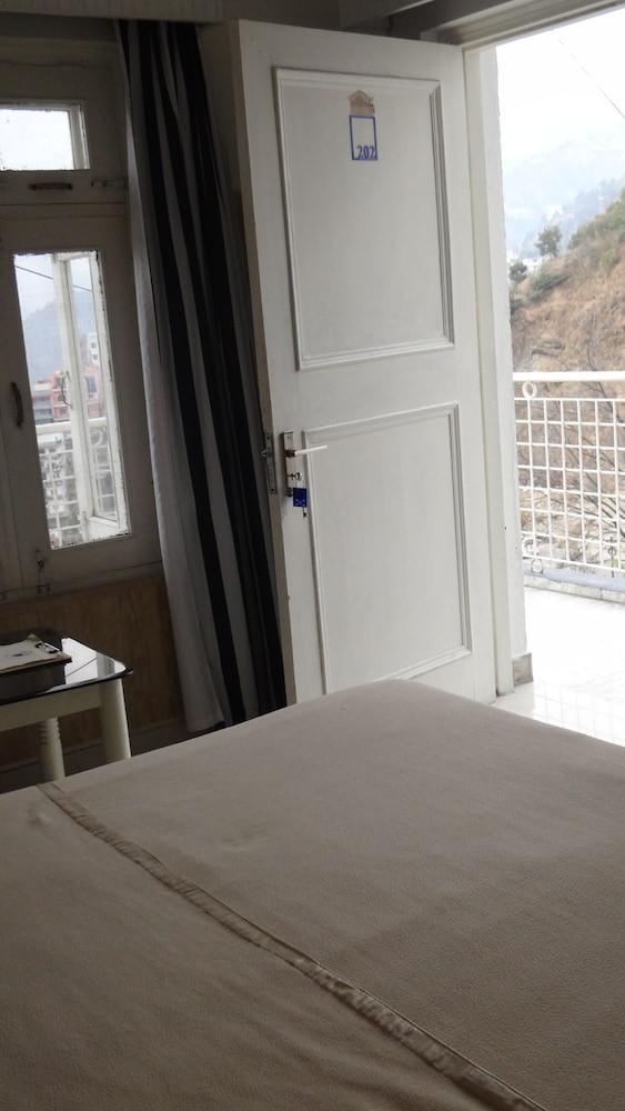 Economy Twin Room - Photo 3