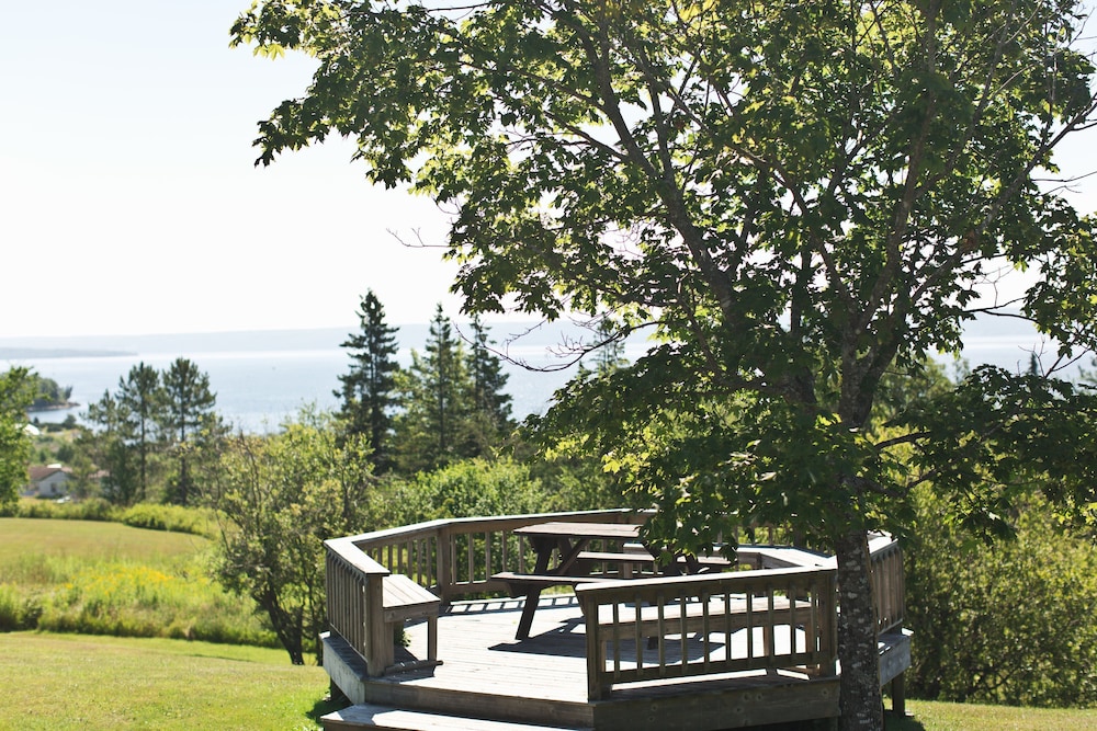 West Lodge, 2 Queen Beds - Photo 2
