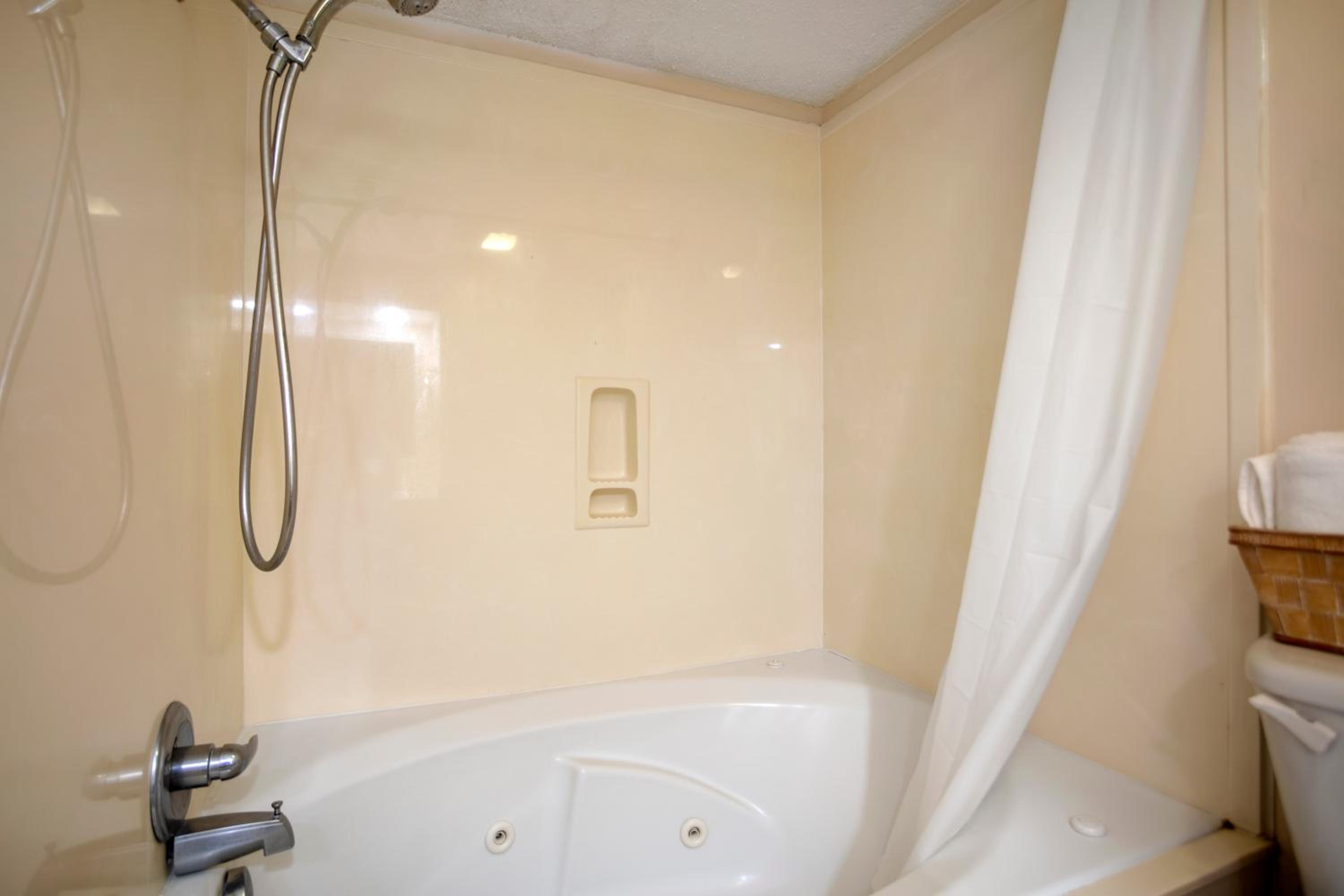 King Suite with Ocean View - Non Smoking - Photo 8