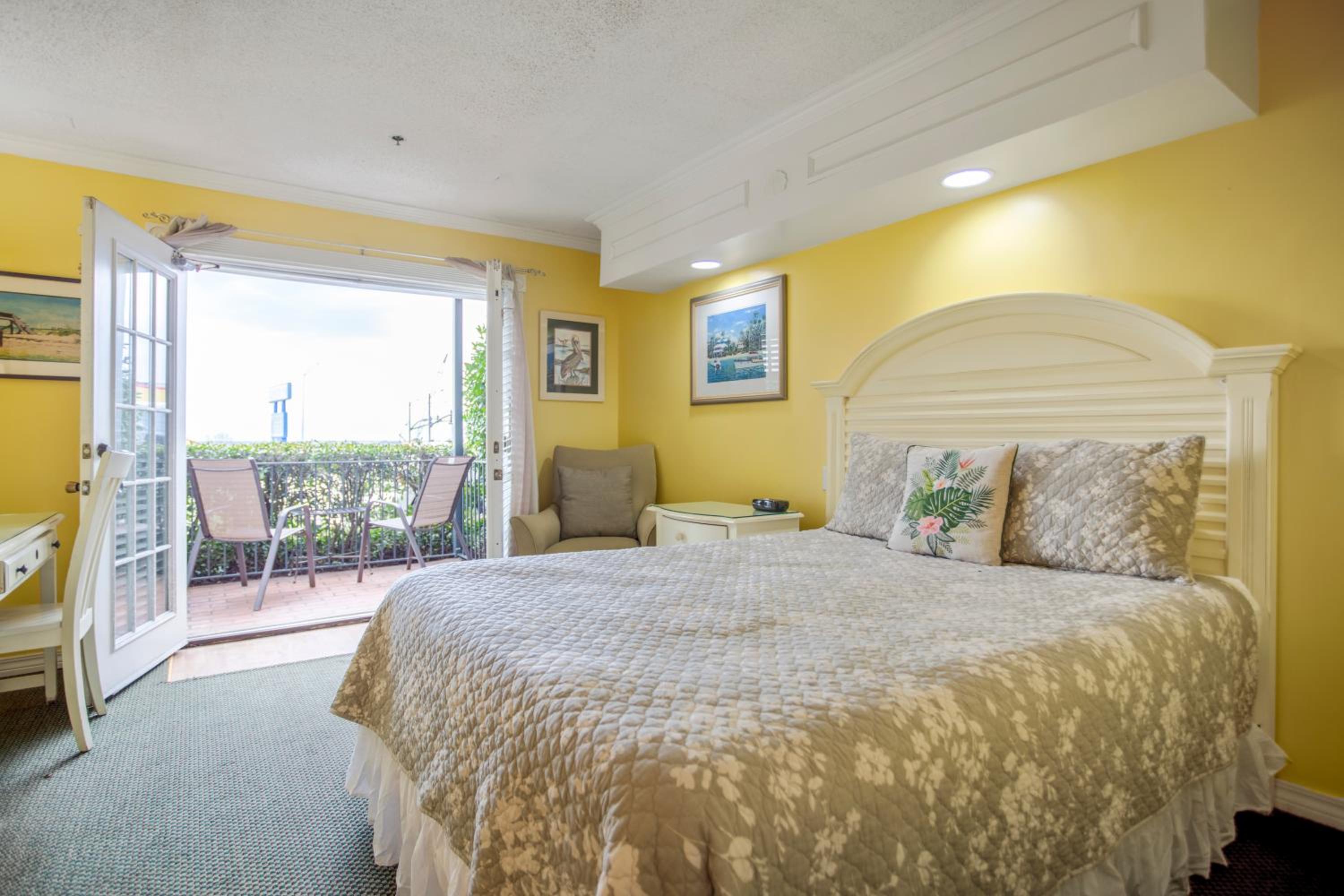 King Suite with Ocean View - Non Smoking - Photo 3