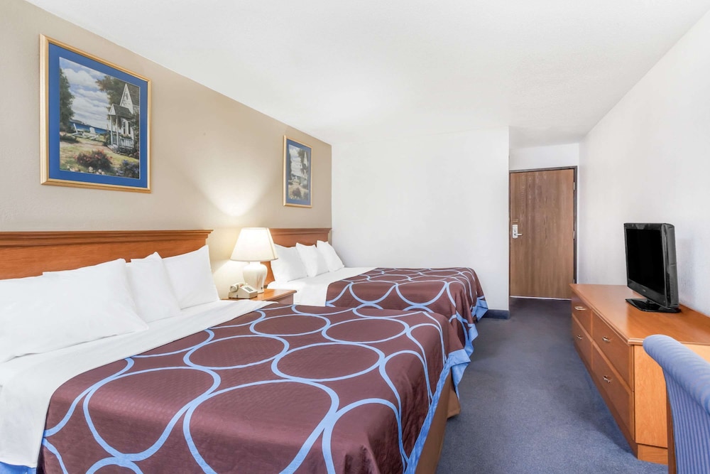 Standard Room, 2 Queen Beds - Photo 1