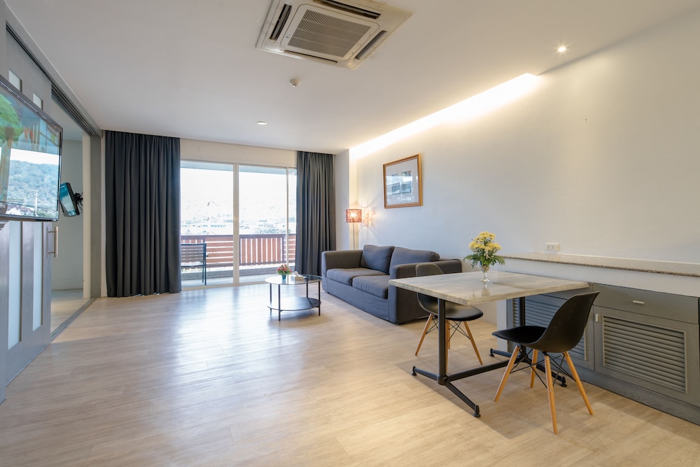 DARA Suite with Balcony - Photo 6