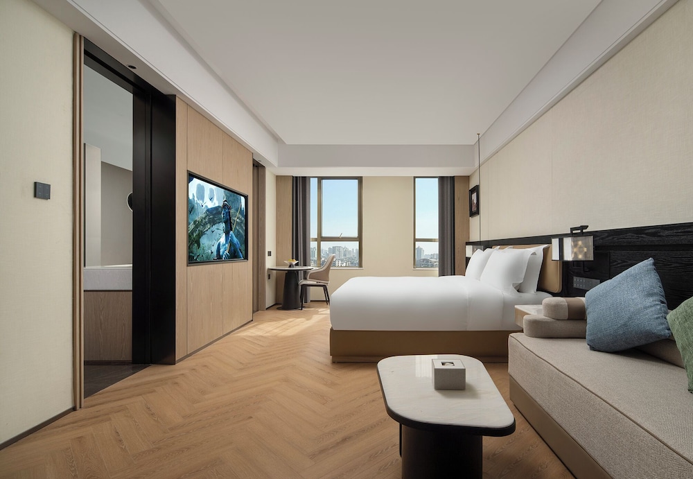 Executive Suite, City View