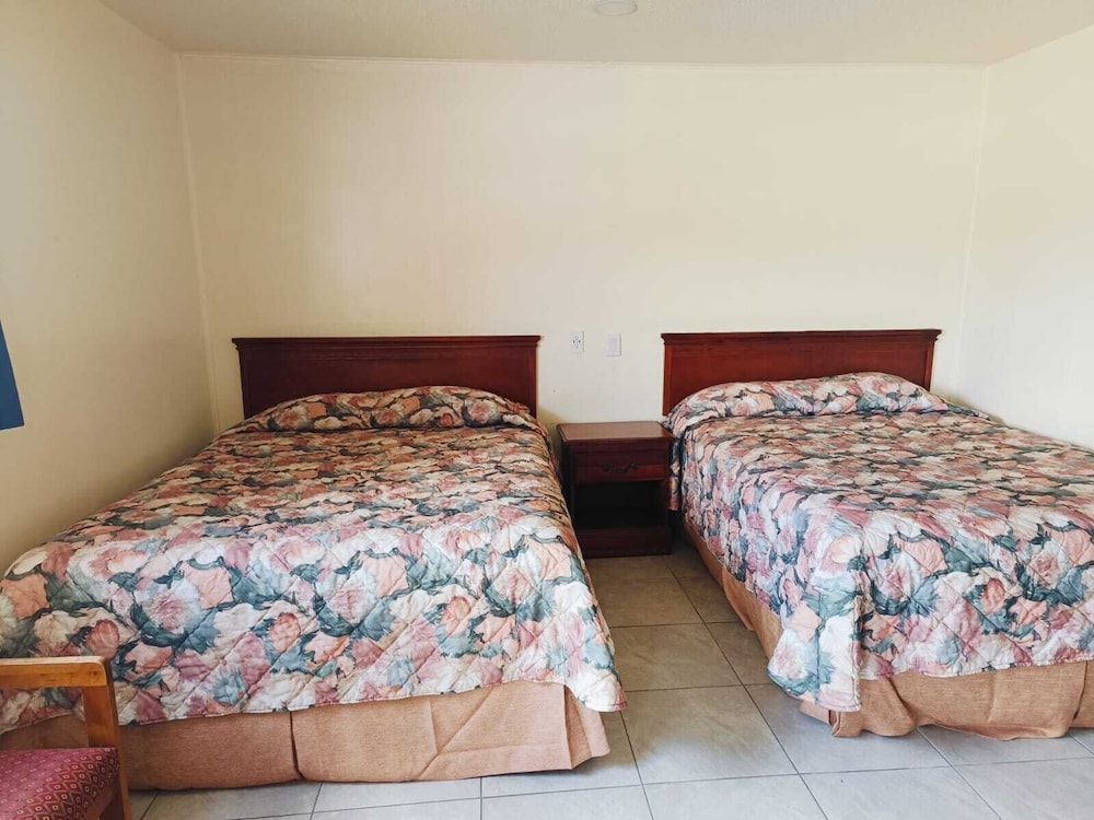 Room, 2 Queen Beds, Smoking