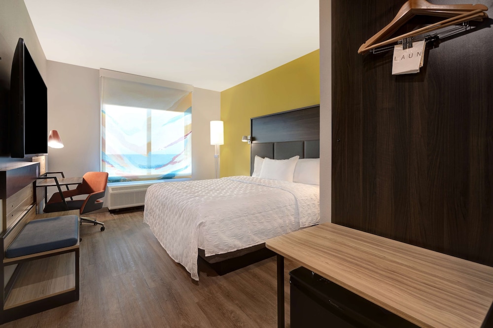 Room, 1 King Bed - Photo 3