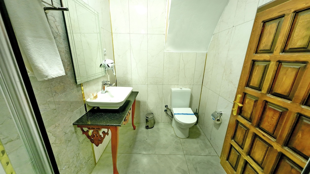 Standard Double or Twin Room - Photo 6