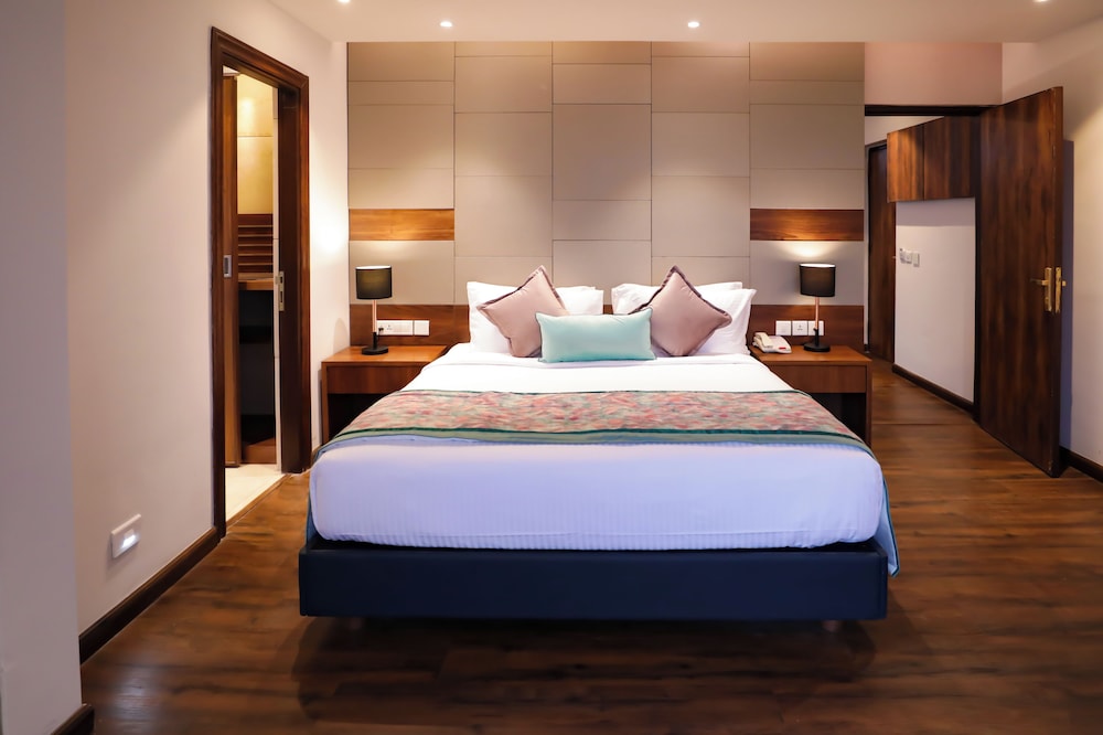 Deluxe Suite with Private Terrace - Photo 8