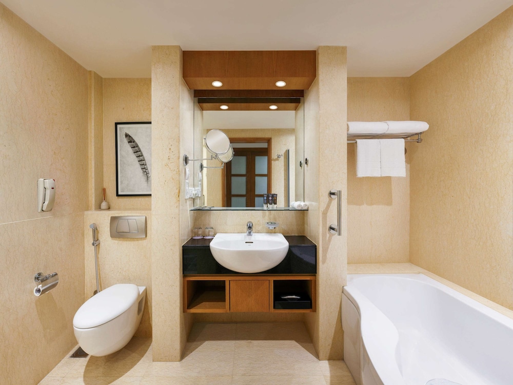Premier Room, 2 Twin Beds, Executive Level - Photo 5