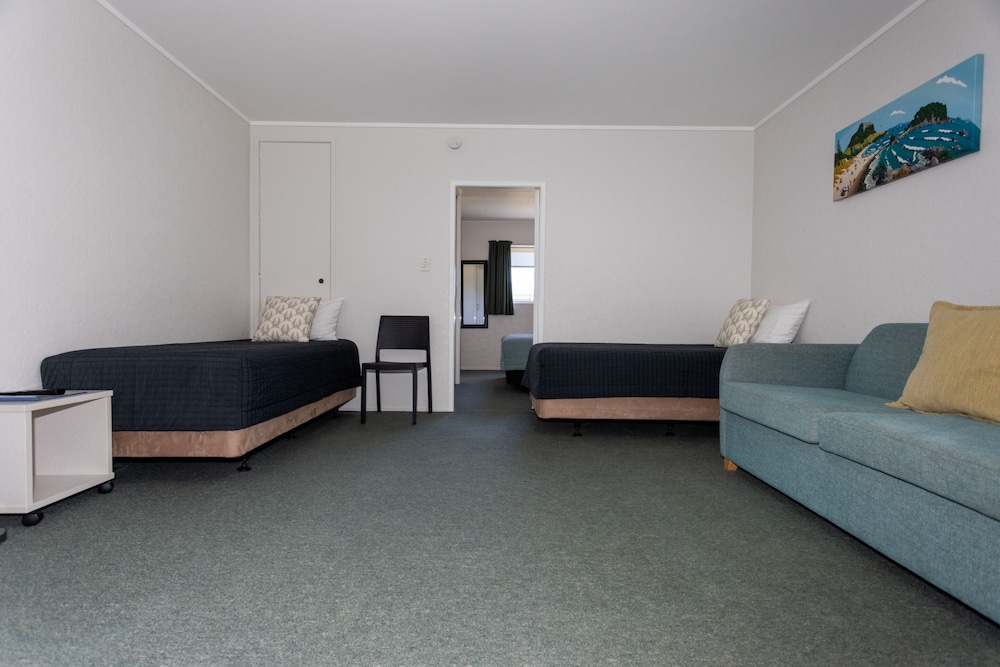 Self-Contained Family Unit 2 photo 1
