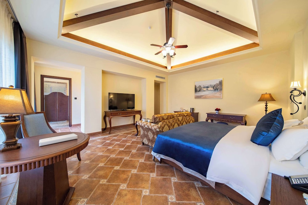 Suite, 1 King Bed, Non Smoking