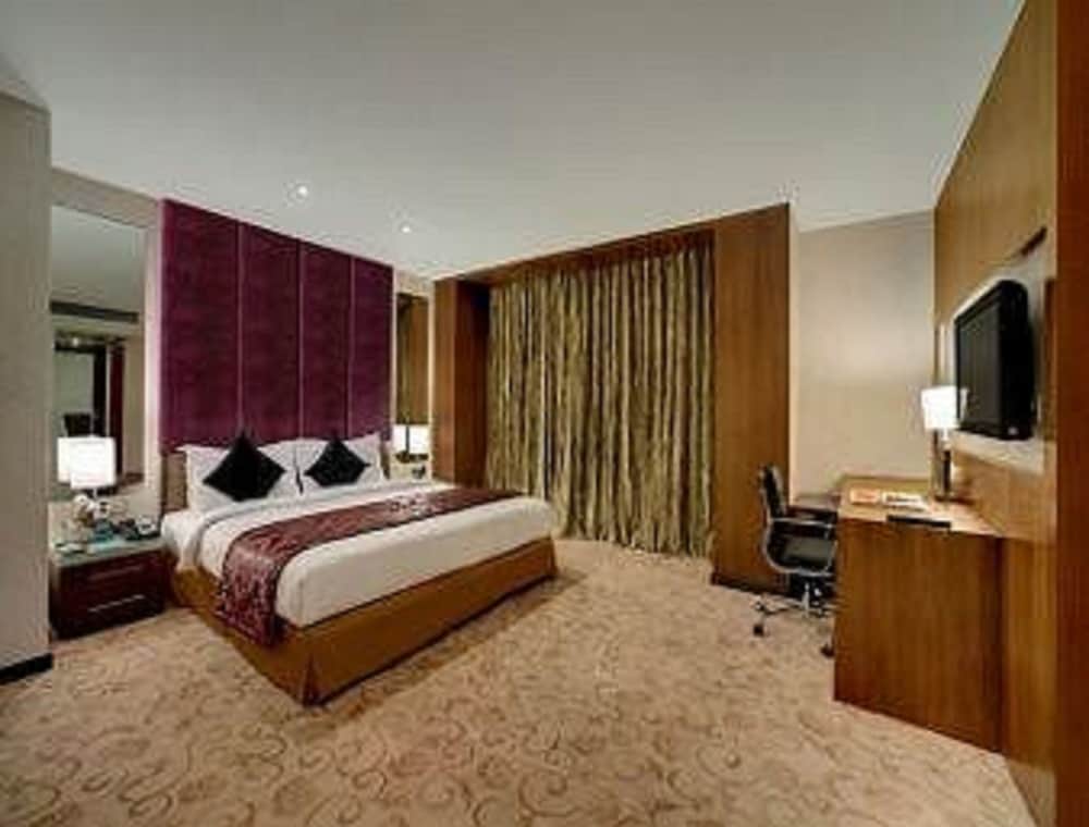 Room, 1 Double Bed, Smoking - Photo 6
