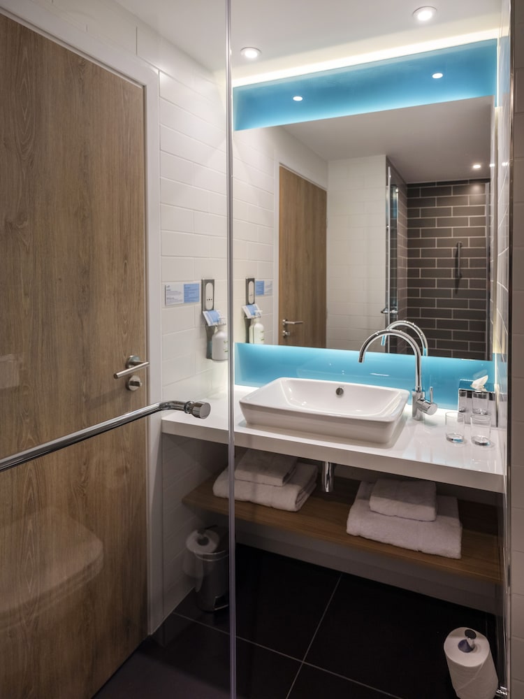 Standard Room, 1 Queen Bed (Free Breakfast) - Photo 10