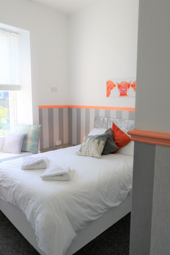 Standard Double Room, Ensuite, City View thumbnail 6