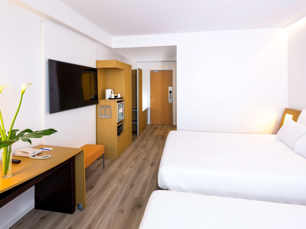 Superior Room, 2 Double Beds thumbnail 5