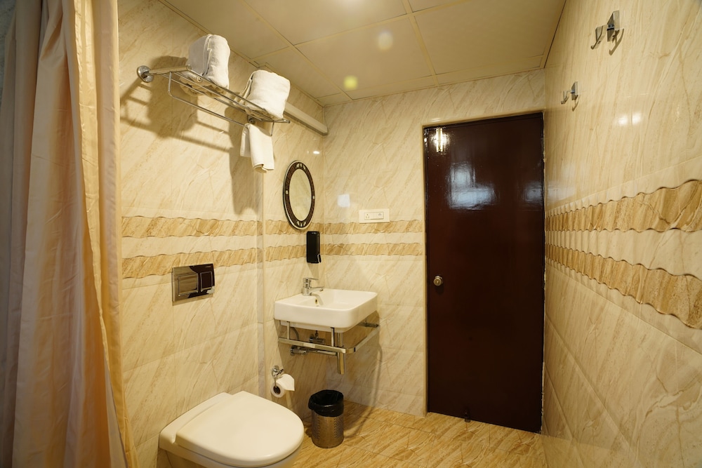 Deluxe Room - Photo 12