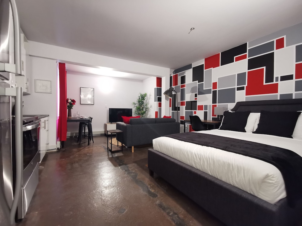 Studio Suite (304)