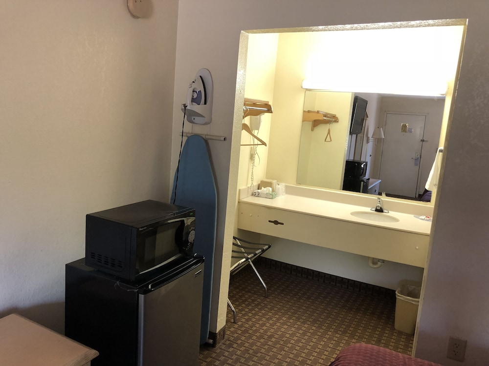 Basic Double Room, 2 Bedrooms photo 3