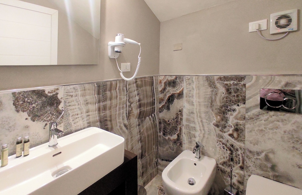 Comfort Double Room, 1 Queen Bed, Non Smoking, Ground Floor photo 3
