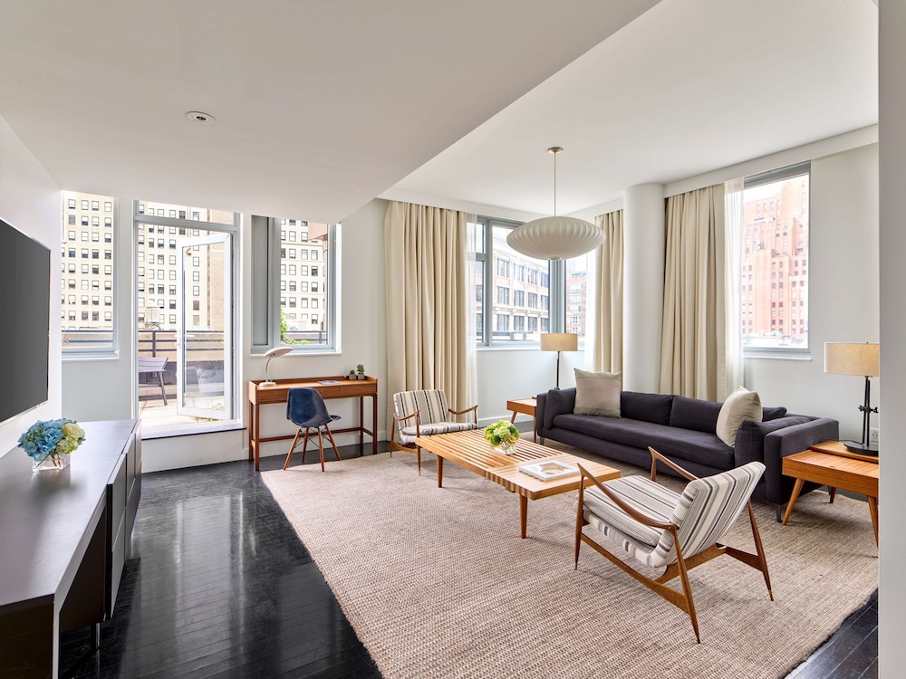 Studio Suite, Terrace (Smyth Suite)