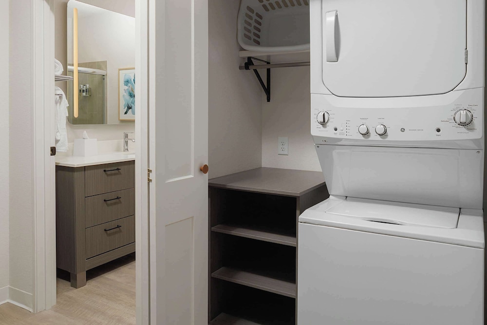 Studio Suite, 1 King Bed, Accessible, Bathtub photo 3
