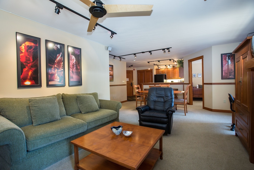 Condo, 2 Bedrooms photo 2