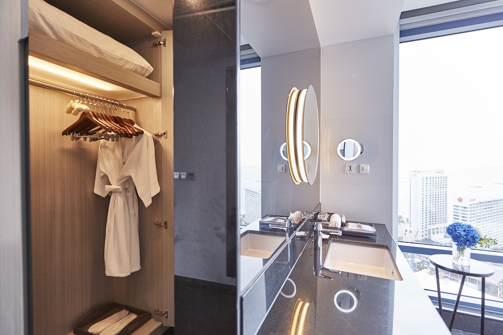 Two Bedroom Panoramic Suite Seaview photo 2