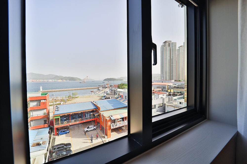 Deluxe Room (Ocean View) photo 2