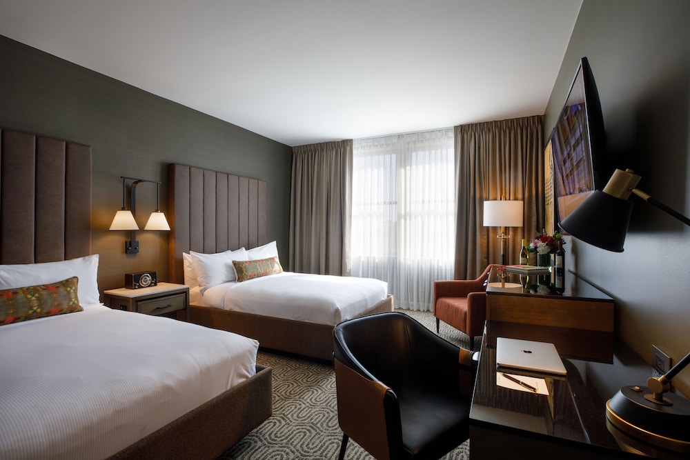 Deluxe Room, 2 Queen Beds (Mobility/Hearing Access, Roll-In Shwr) - Photo 2